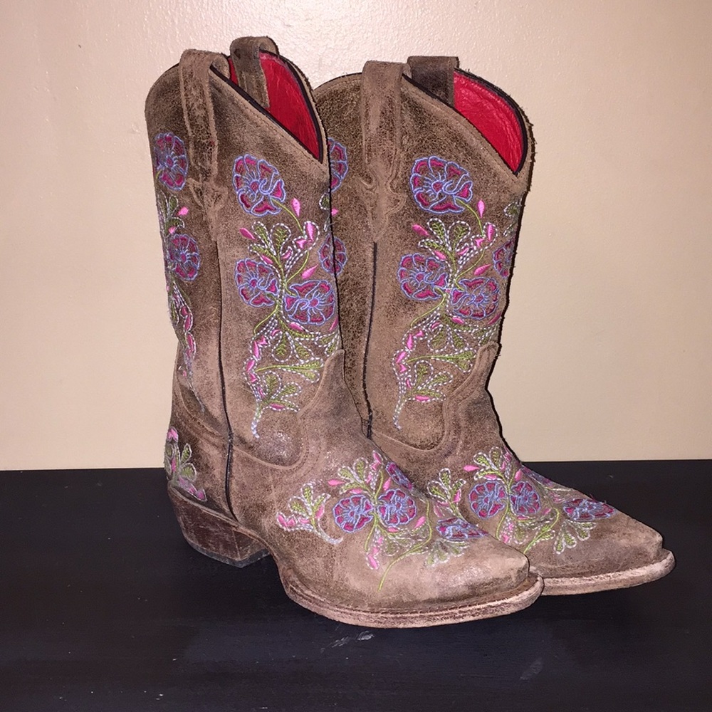 Girls cowboy boots!